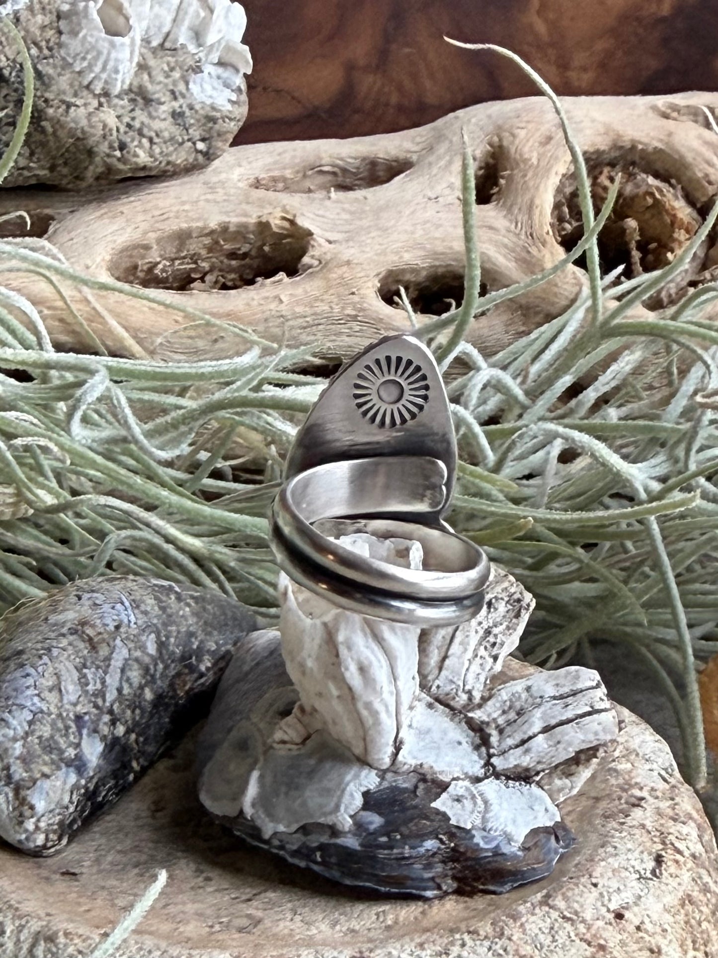 SEASHELL DAYDREAMING RING