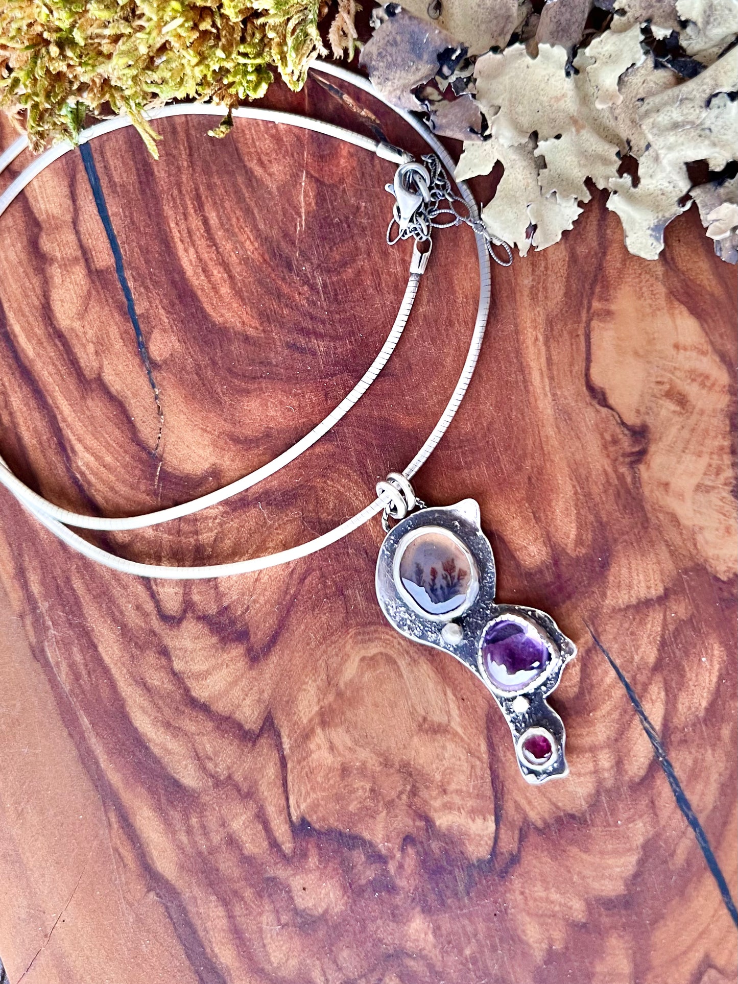 GARDEN PORTRAIT NECKLACE.