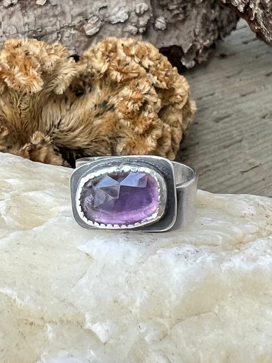 AMETHYST GLOW RING