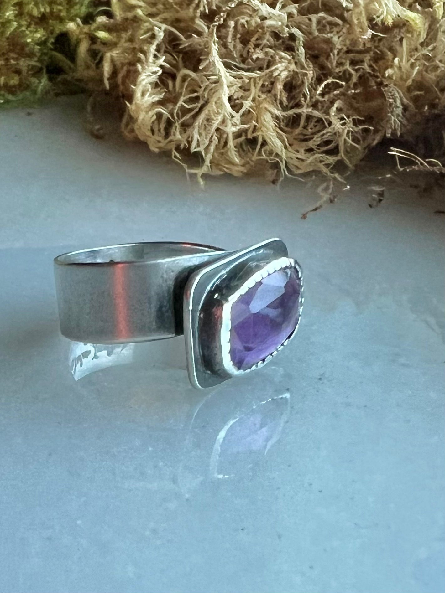 AMETHYST GLOW RING