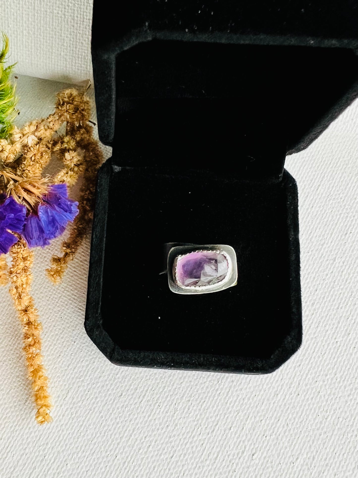 AMETHYST GLOW RING